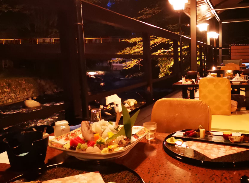 たつた旅館 川床料理