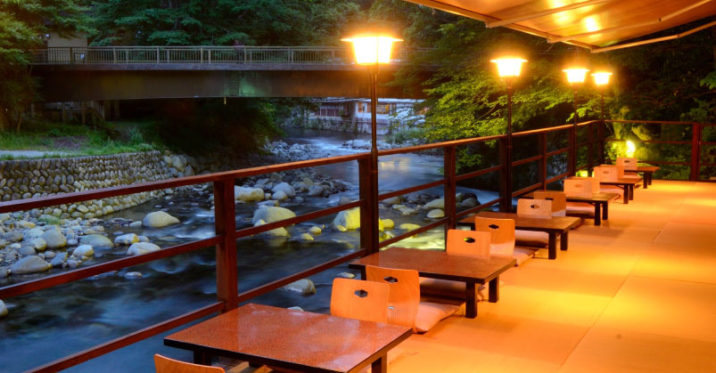 たつた旅館　川床