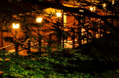 たつた旅館　川床の灯り